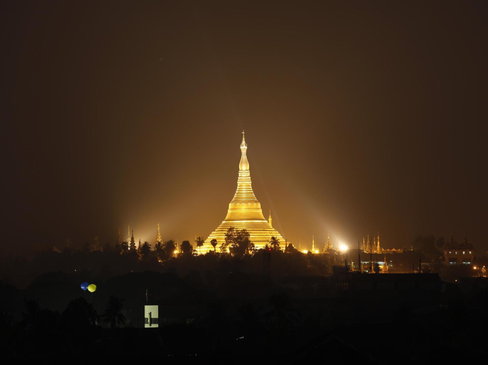 Yangon Regency Hotel Екстериор снимка